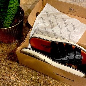 Gift ready  in Box With Tags Huaraches Vanessa Black Size 11 Sandals